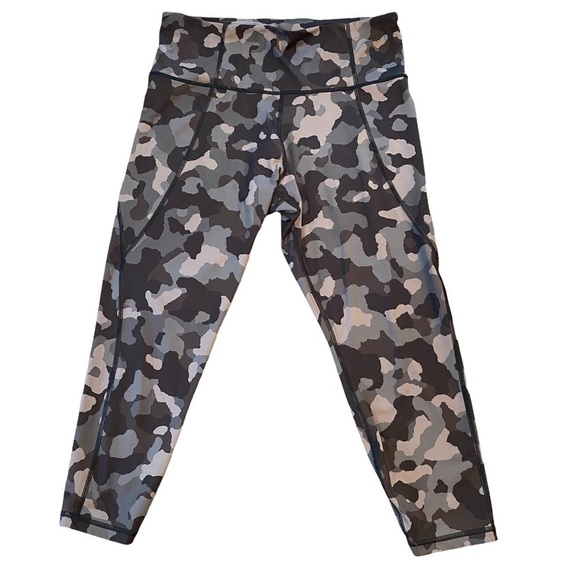 Athleta Lightning Camo 7/8 Tight, gray camo, Size 1X - Picture 2 of 10